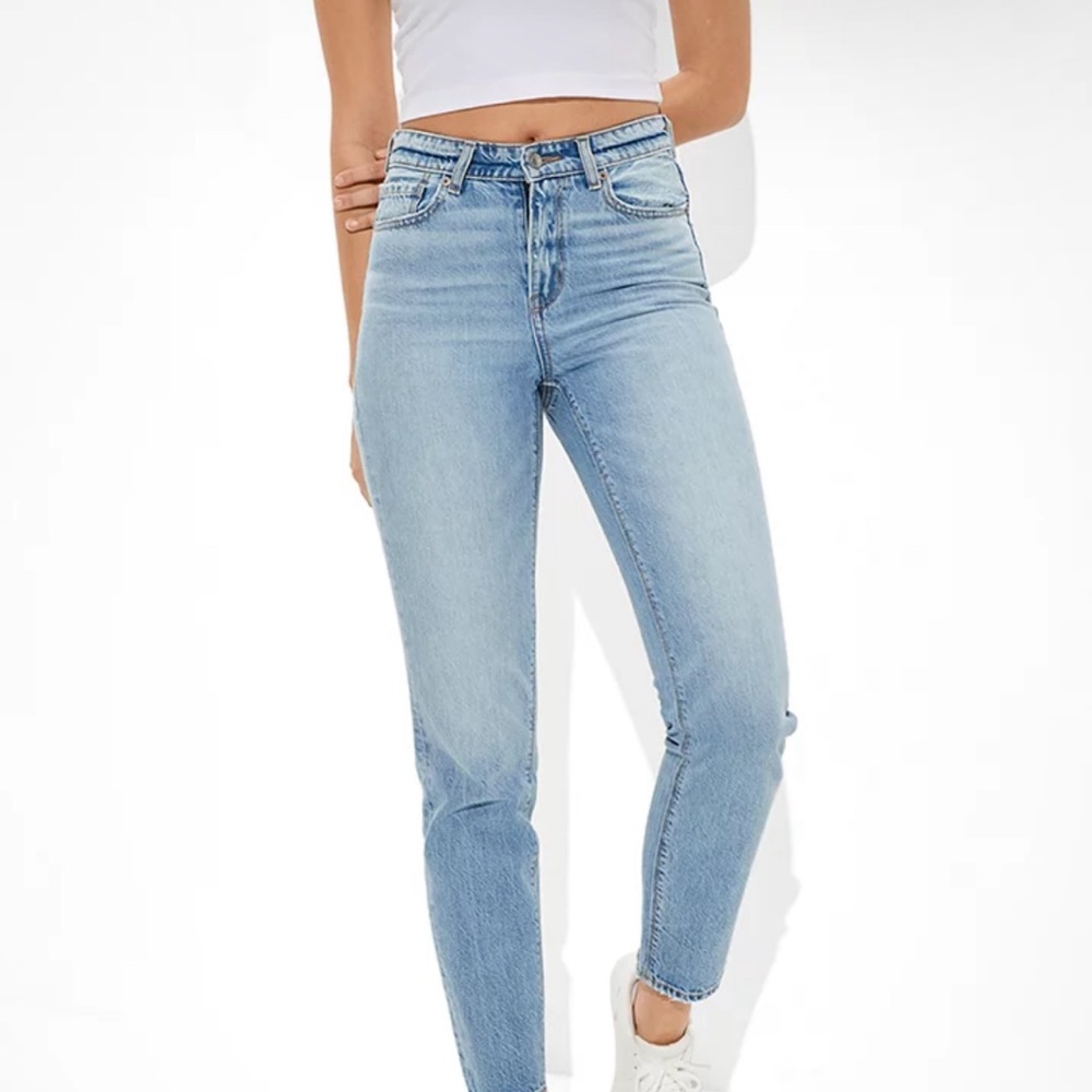 American Eagle V rise Mom Jean